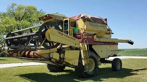 New Holland TR75 Combine - Selling on BigIron Auctions - Aug. 19, 2020