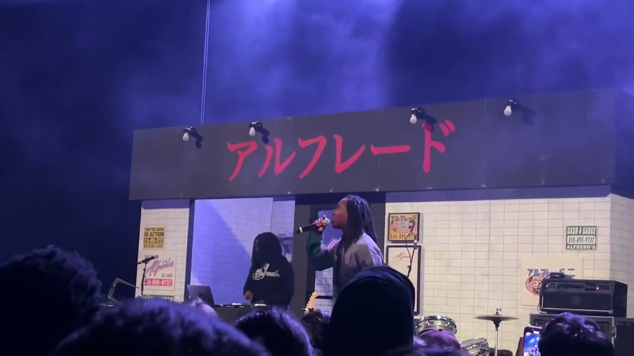 Mavi live in San Antonio 