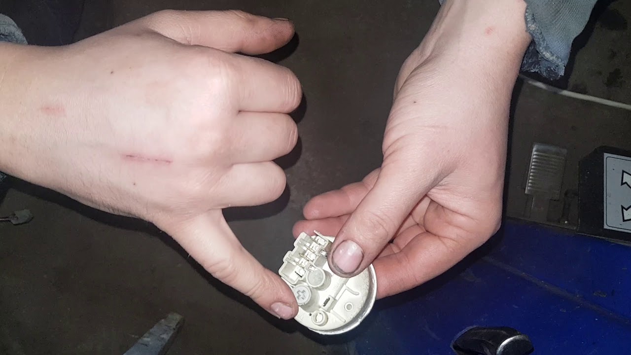 Датчик уровня воды в стиральной машинке, машинка набирает мало воды ...