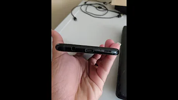 O que fazer quando o carregador do celular não encaixa?