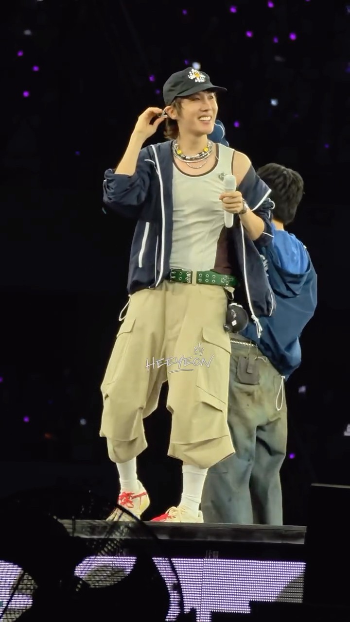 Jhope magic shop Busan day 2 #bts #방탄소년단 #bts_arirang