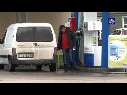 Video: No Policijas Paslēpies Zaglis Ne Tikai Apstājās Degvielas Uzpildes Stacijā, Bet Arī Samaksāja Par Benzīnu. Video