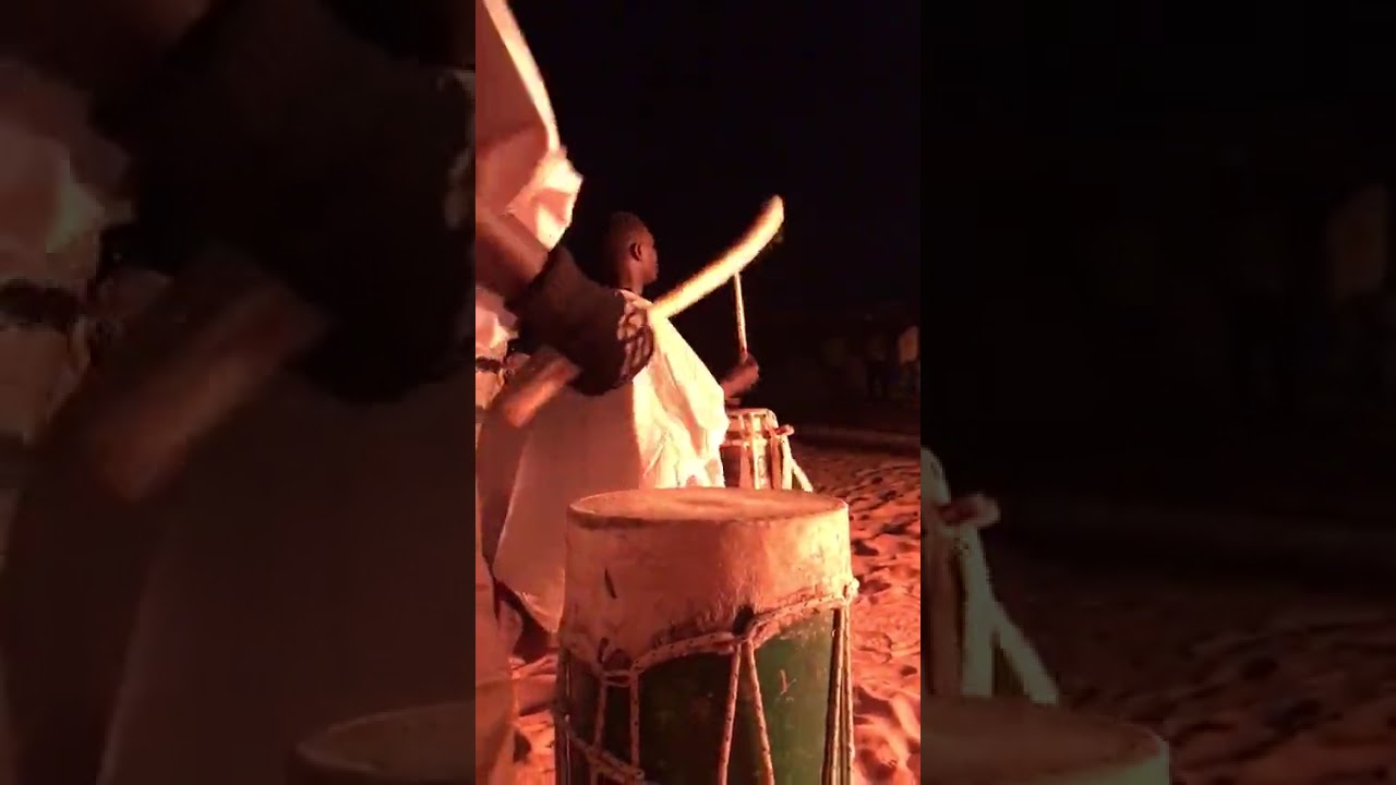 Regarder ndigueul africa rythme ,un groupe d'artistes