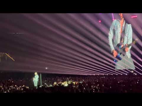 Maroon 5 - Sugar - Live Paris