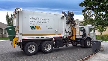 Peterbilt 320 - Labrie Automizer Garbage Truck