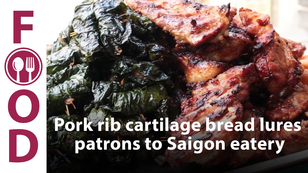 Pork rib cartilage bread lures patrons to Saigon eatery| VnExpress International