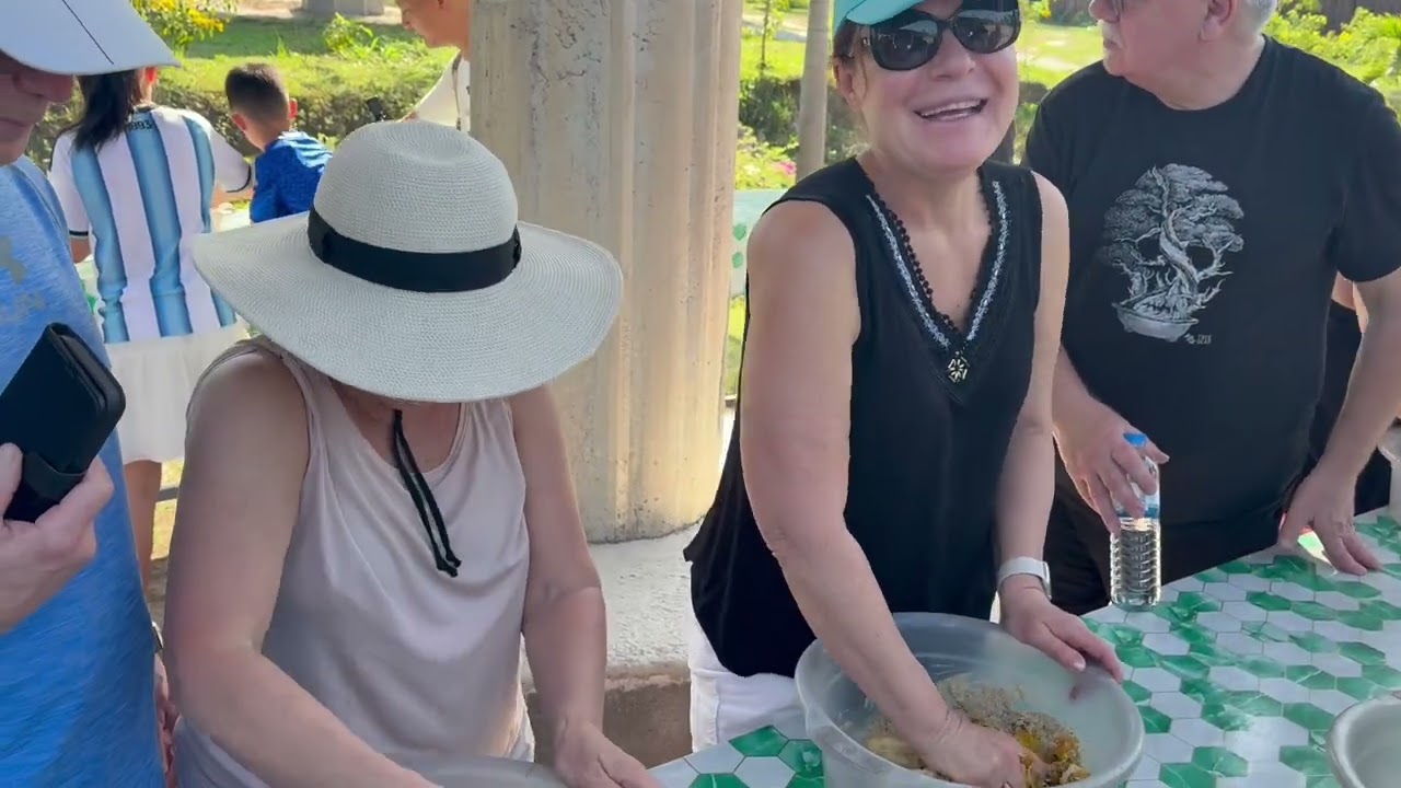 Elephant Sanctuary part-1 Thailand.( Кормление слонов)