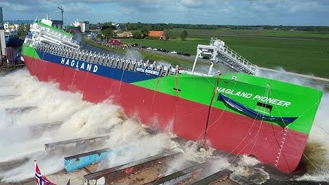 22 Impressive Ship Launches