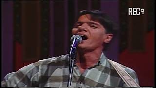 Gervasio interpreta "El mundo está cambiando" en Sábados Gigantes (1986)