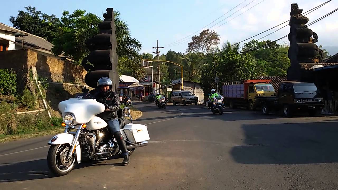  Harley Davidson Club Indonesia East Java Vid 4 YouTube
