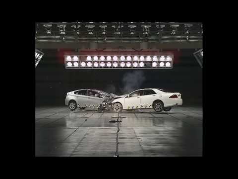 Toyota Crown VS Toyota Prius – Frontal Crash Test
