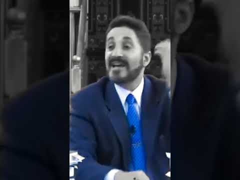 عدنان إبراهيم في سلسلة معاوية أحضر معه الكتب وهو نادرا ما يفعل هذا حتى لا ي قال إنه يكذب عليكم