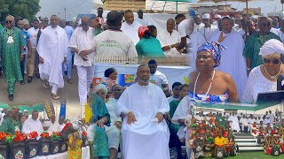 Download Lagu Bekijk de prachtige aankomst van Z.M. Koning Tackie Teiko Tsuru II bij de 9e editie van het Kinka... MP3