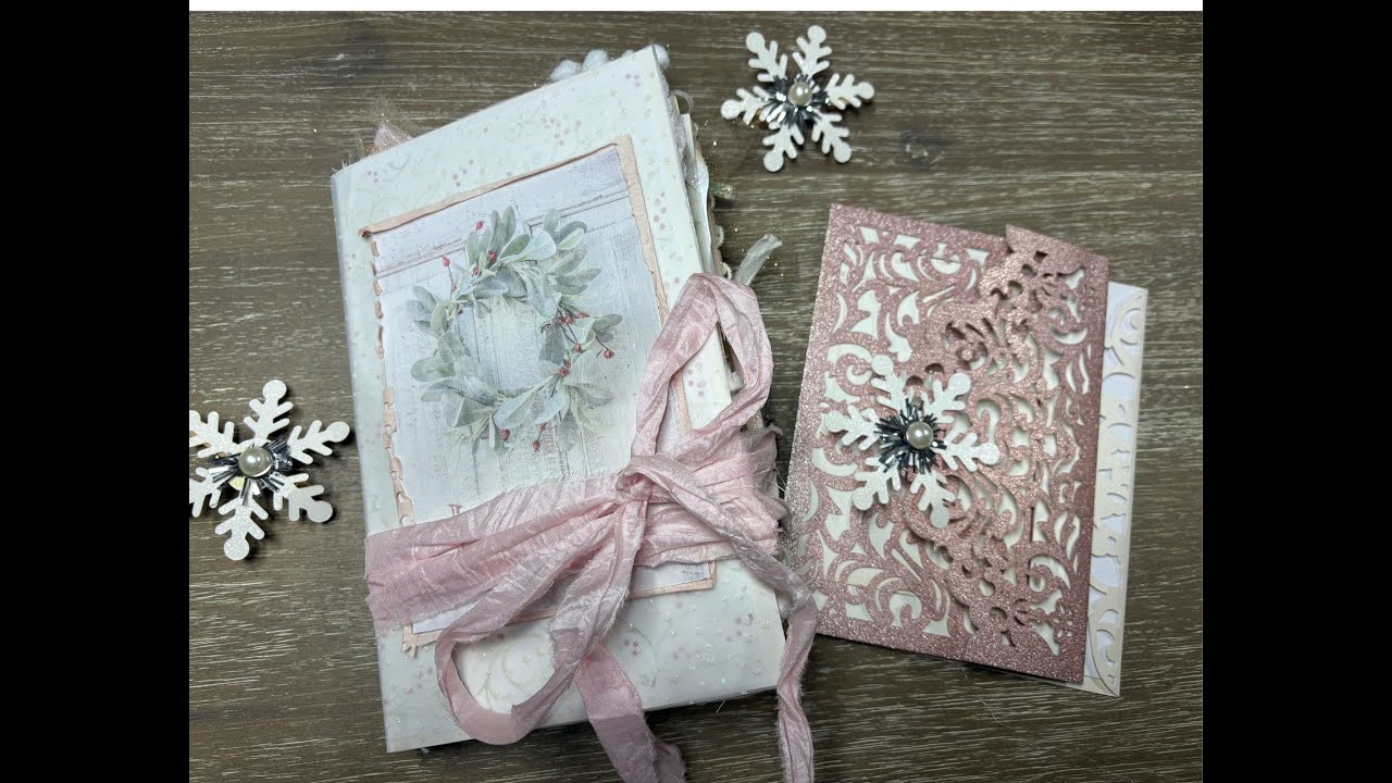 Элегантный рождественский журнал «Junk Journal» с нейтральными тонами и нежными оттенками розовог...