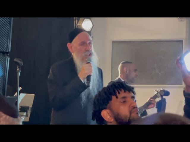 MBD singing "MO OSHIV" at a Bar Mitzvah in London
