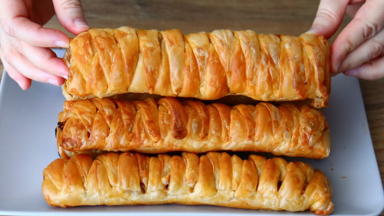 Невероятно простой способ раскатать тесто 👆 Только мука, кипяток, масло и лук!