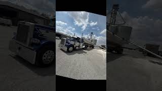 A busy day #youtubeshorts #automobiles #bluetruck #trucking #bluecollar #truckesvlogs #semi #hauler