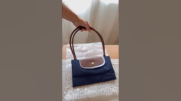 So happy I went with this size for my Longchamp Le Pliage in navy ✨