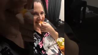 Amy Lee con un plato de Quesos 🧀 (2017) #evanescence #amylee