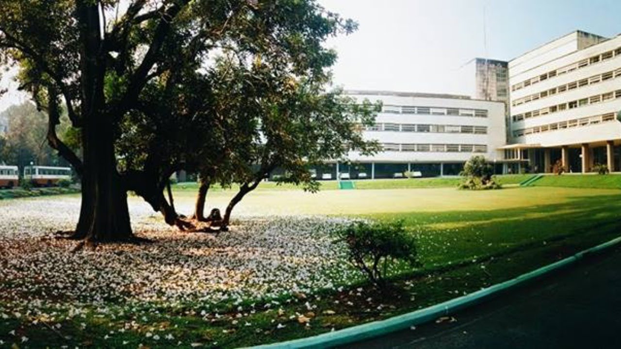 Operando methods for determining lithiation mechanisms, phase transitions, metal-to-insulator ...