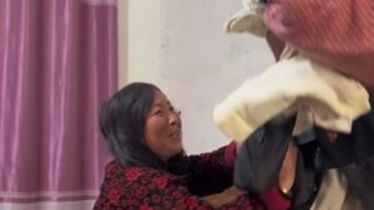 二宁哥扔了二嫂珍藏多年的的宝贝 二嫂心疼毁啦#我的乡村生活 #我的农村生活 #农村生活 #抖音记录农村生活