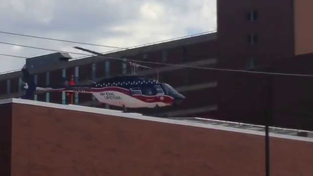 Helicopter landing on hospital roof so awesome YouTube