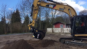 Simex VSE Screening Bucket for excavators - screening out oversize material to prepare for lawn