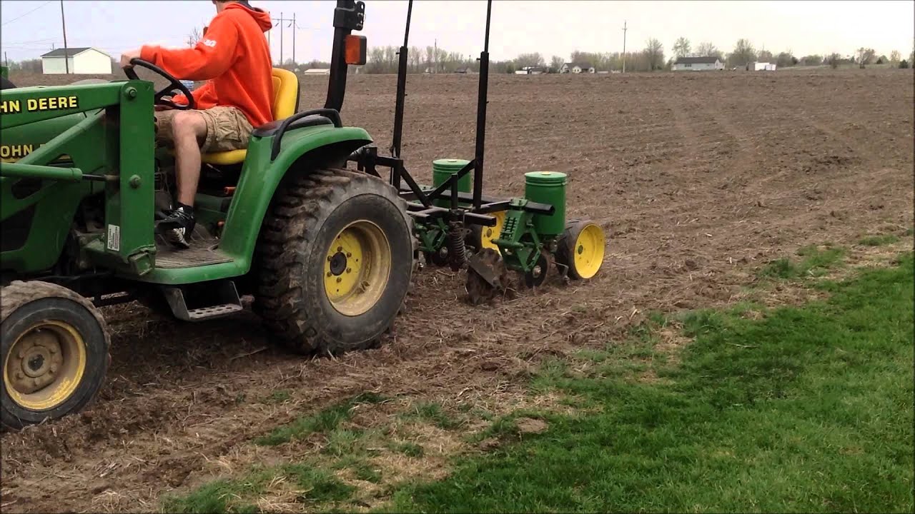 John Deere 71 Planter - YouTube