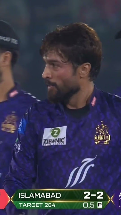 Amir, you beauty 😱 BIG blow for United as Farhan departs in the first over #HBLPSLX I #IUvQG M2M1A