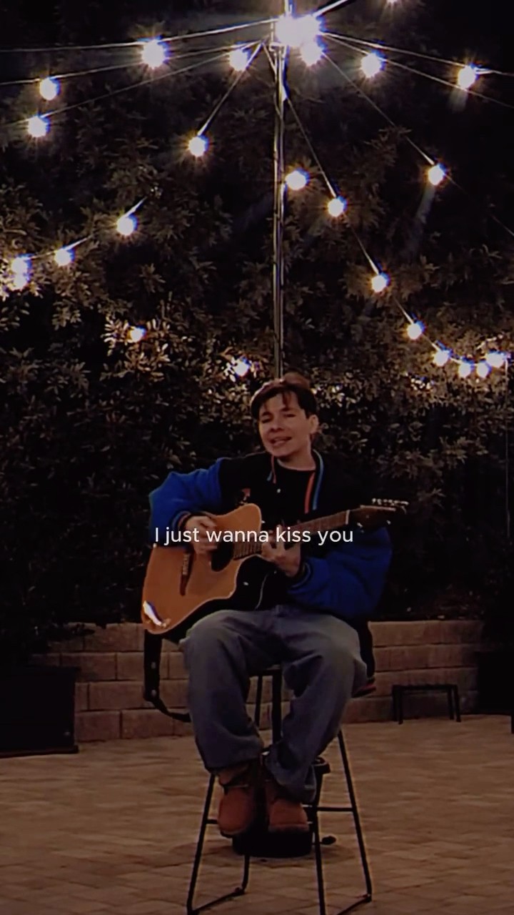 I just wanna kiss you ?