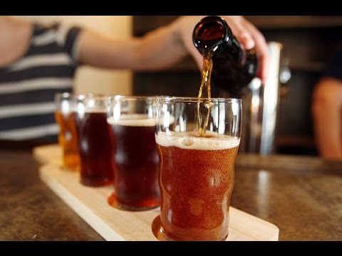 Дегустация пива в Брюгге в баре. Пивное ателье Bieratelier 18undefined.