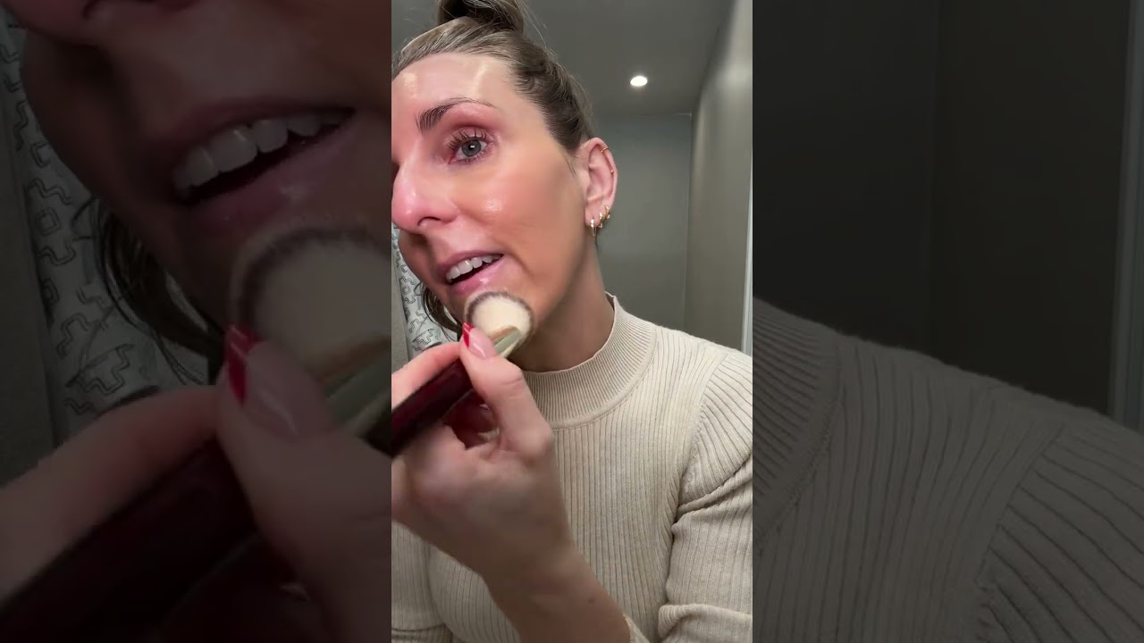 I love the formula of this foundation - it looks beautiful on the skin without looking patchy or