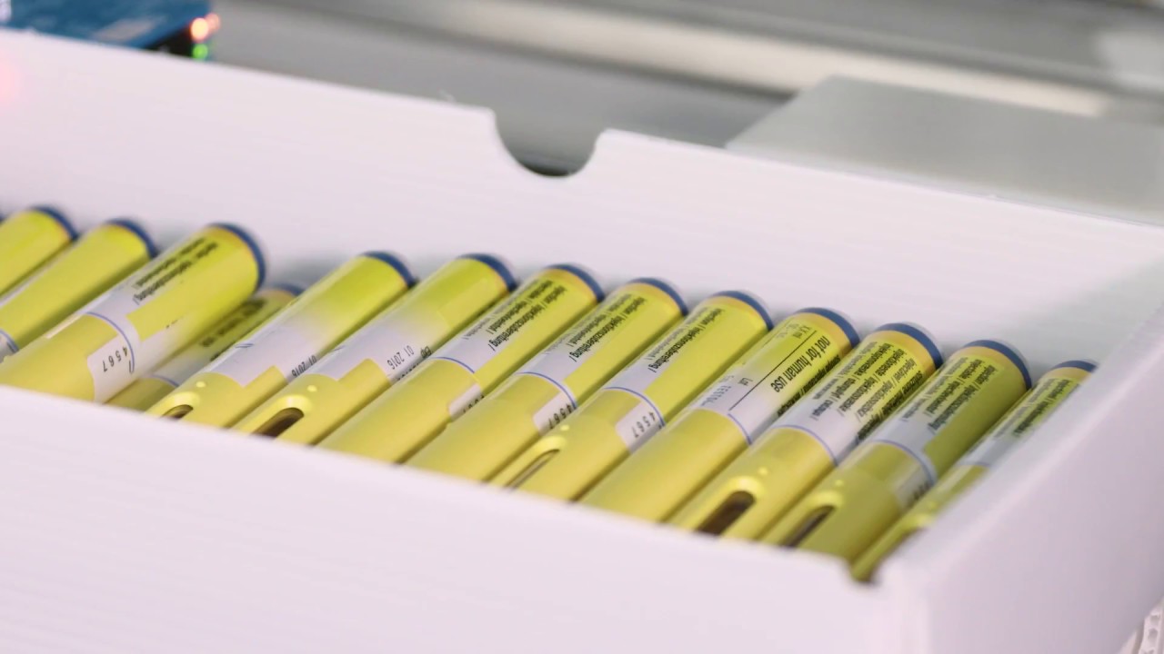 Automated handling of vials and pens with robots from Schubert: Packaging pharmaceutical products