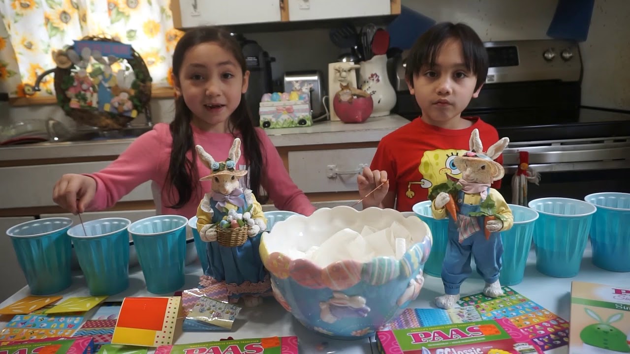 Coloring ang decorating Easter eggs - YouTube