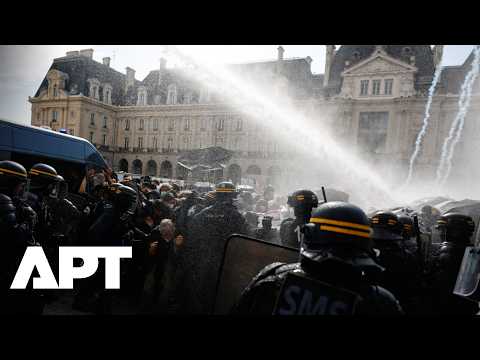 Riot Police Use Water Cannon to Disperse Protesters in Brussels | APT