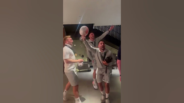 West Ham Players Singing Bowens On Fire 🔥 #DannyDyer #football