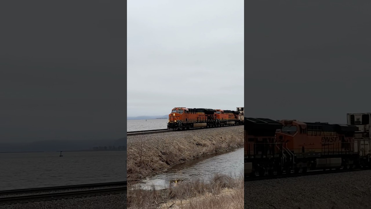 A BNSF Z Train Flies By on its Way to Chicago 