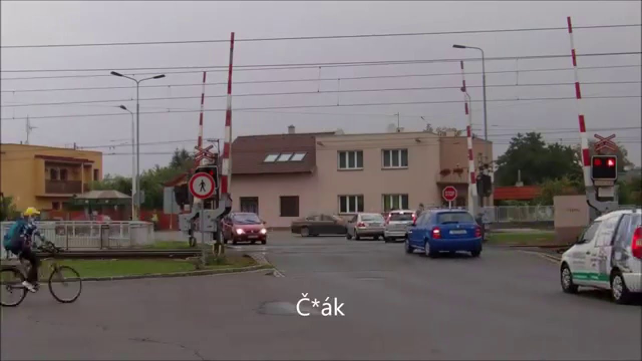 Stát na železničním přejezdu třikrát v jedné koloně?  Je to možné?