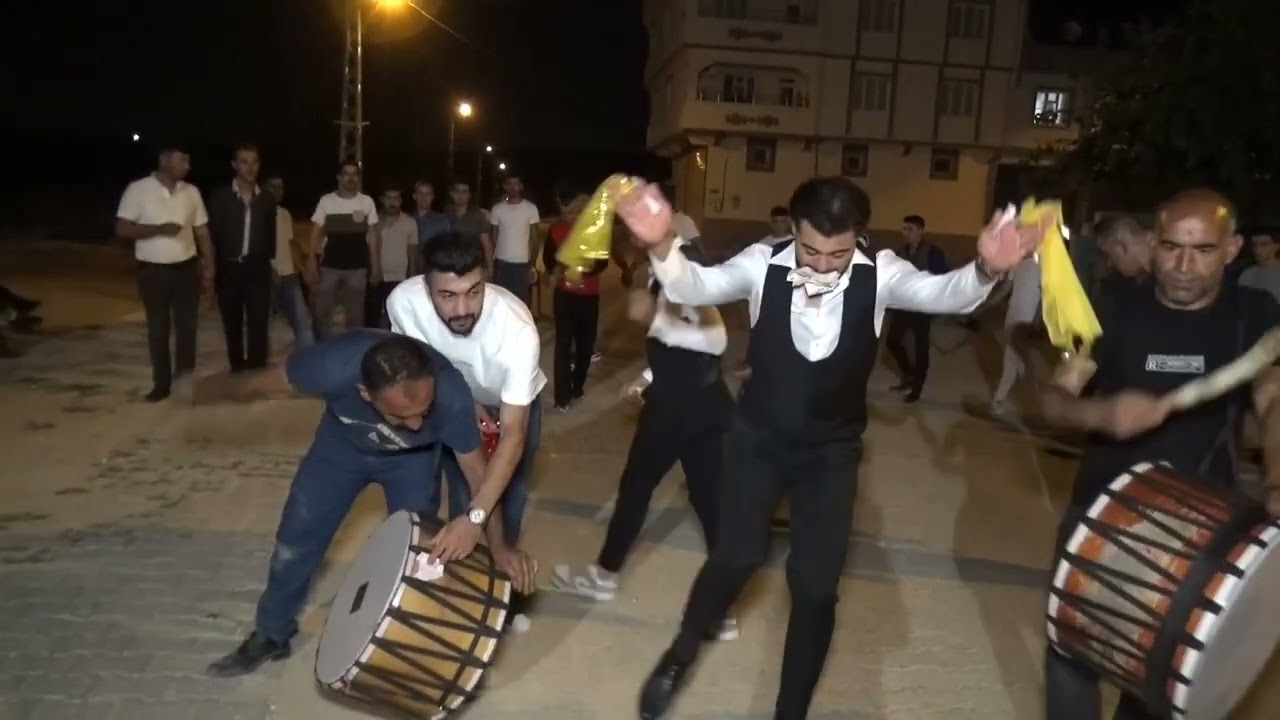 KÖRKÜN KÖYÜNDE GENÇ ADAM HALEBİYİ EZEREK OYNADI YALÇIN MÜZİK 0535 417 15 60