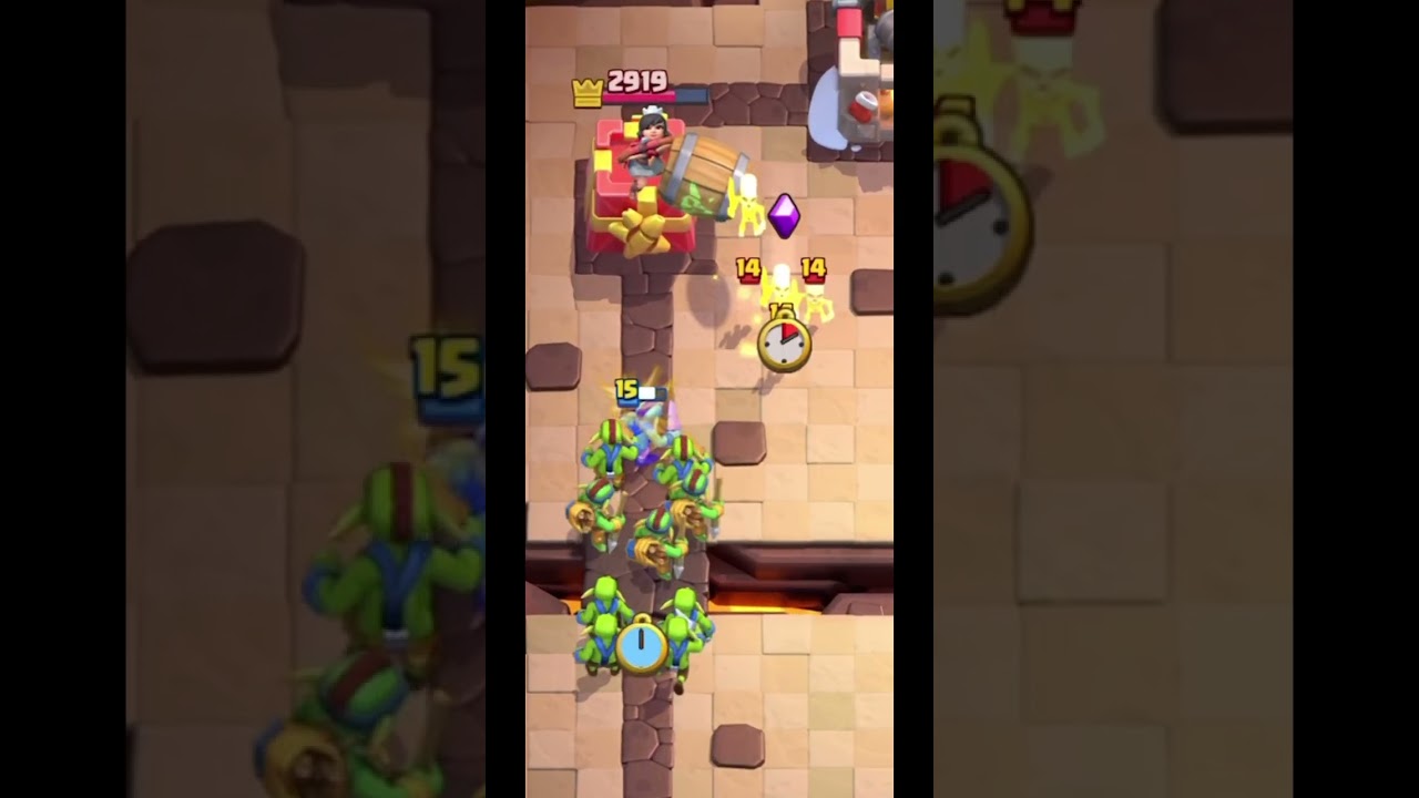 Playing against a level 15 hog rider💪😤(Subscribe)