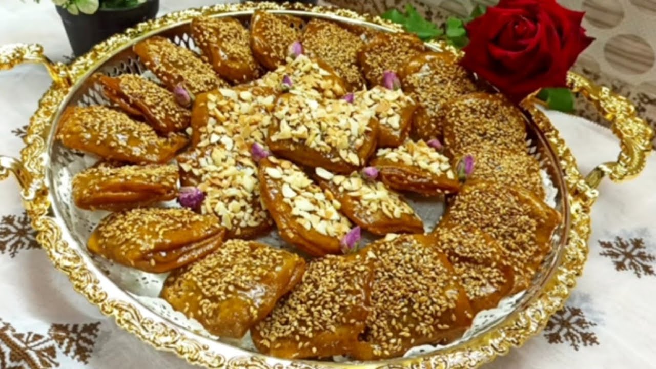 الرغيفة المكناسية باللوز مقومة على حقها وطريقها تبقى مقرمشة اطول مدة رغيفة العيد مكناسية مغربية 🇲🇦