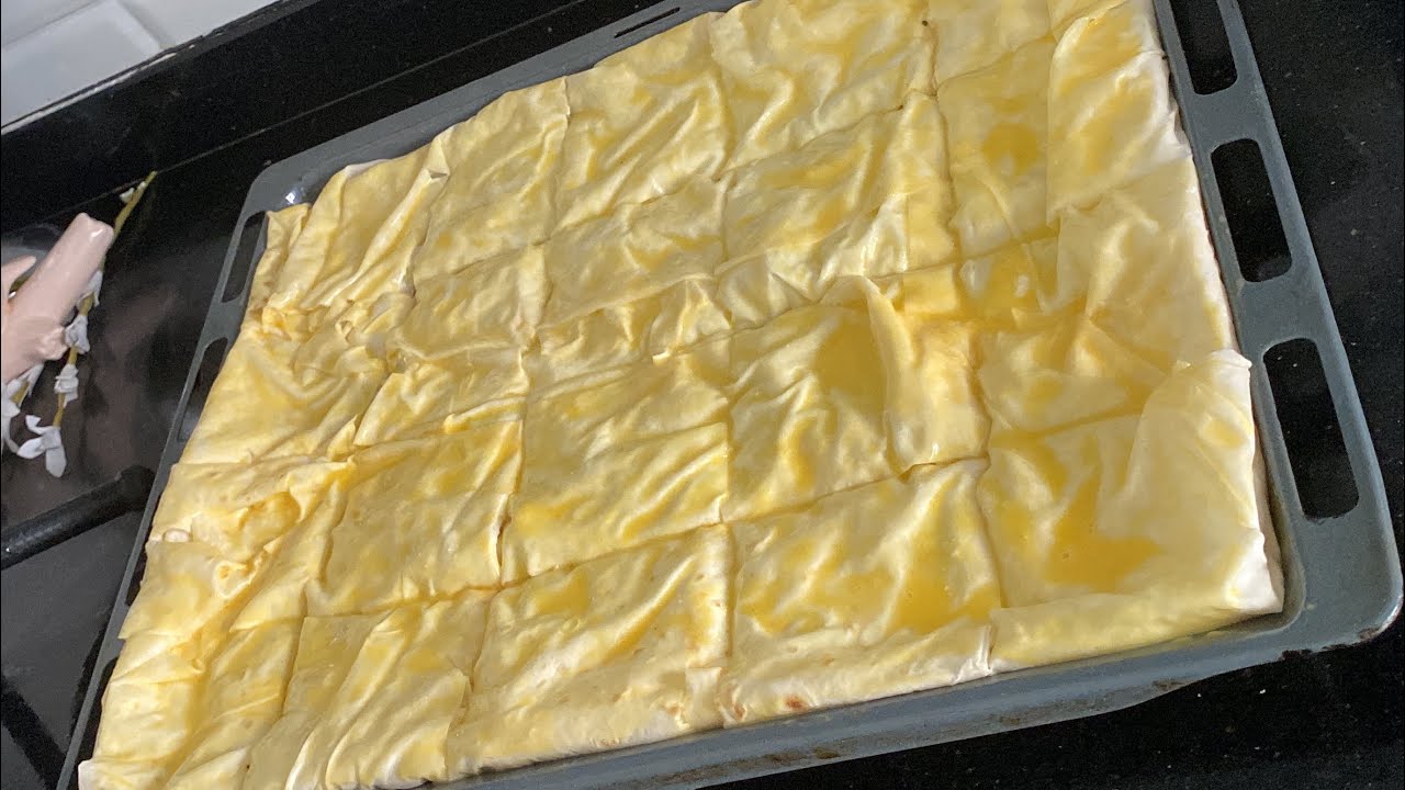 Kıymalı börek tarifi/HAZIR YUFKAYLA EN KOLAY TEPSİ BÖREĞİ NASIL YAPILIR?