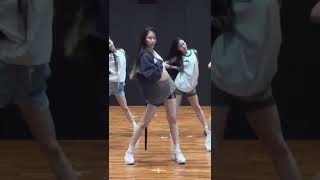 4K 'Attention' NewJeans (뉴진스) HYEIN FanCam Mirrored 혜인 직캠 Dance Practice (ver.2)