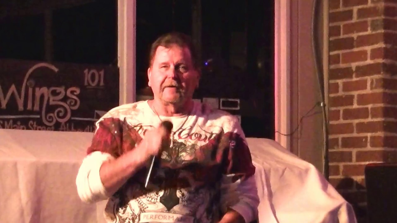 Jimmy Joe sings at Wings 101 in Abbeville,SC  11-23-2016