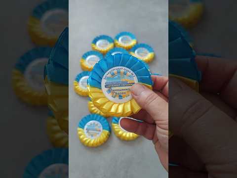 Іменний значок "Інтелект України" із жовто-блакитною розеткою з магітним тримачем, видео 1