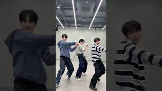 Free Falling with #Donggyu #동규 #Inhu #인후 #TUNEXX @official_TUNEXX