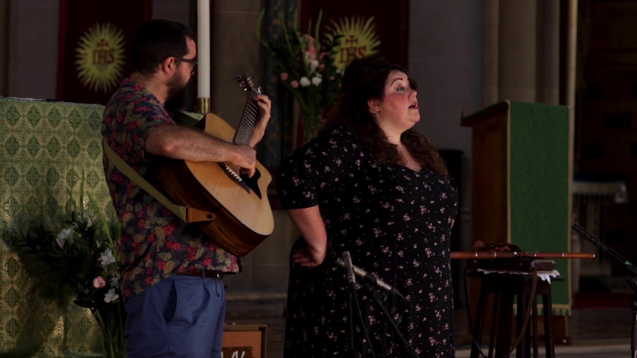 Thugamar Féin An Samhradh Línn by Rioghnach Connolly and Ellis Davies