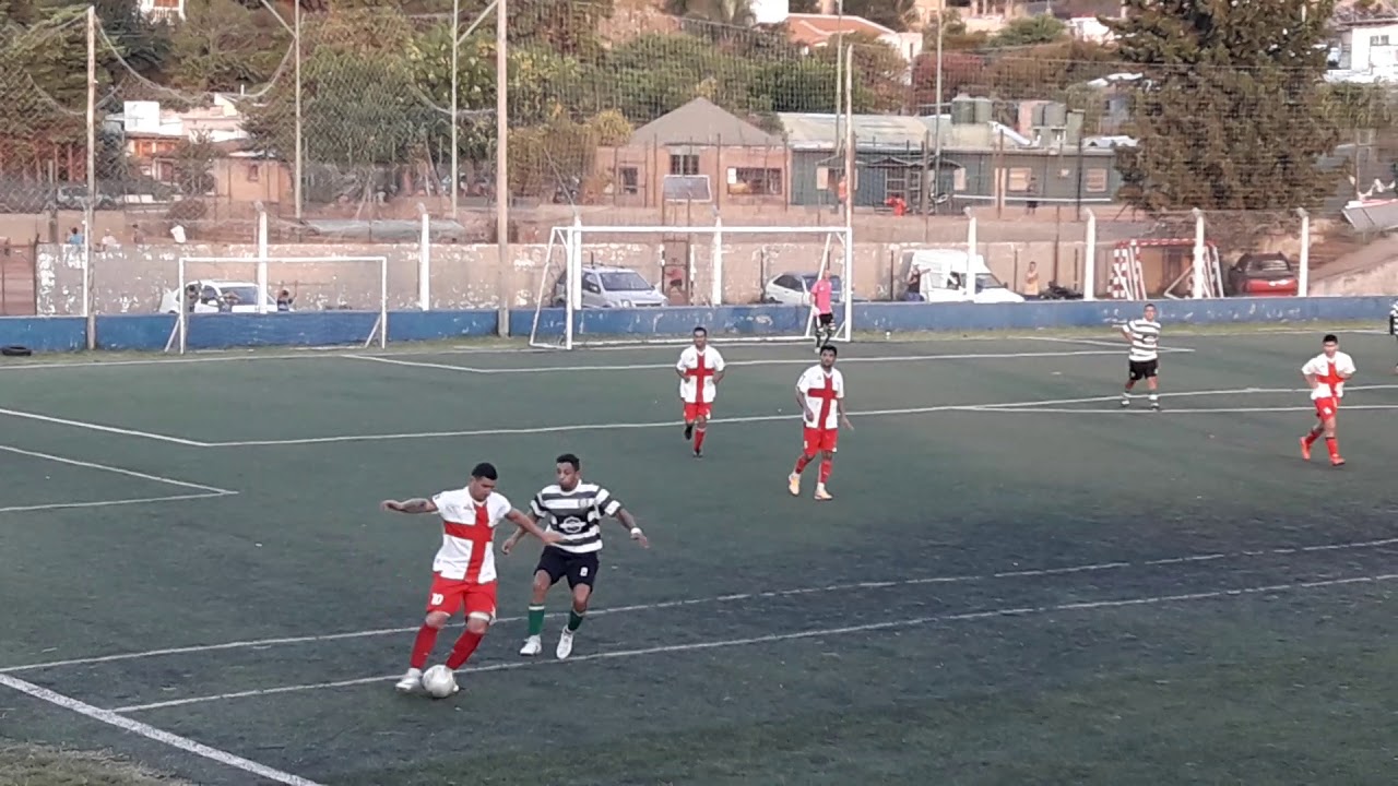 Golazo de contragolpe el bajo Matías urbano.