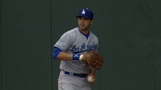 LAD@MIN: Ethier's slick over-the-shoulder catch
