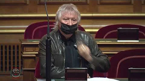 Le snateur Joel Labbe pose une question au gouvern...